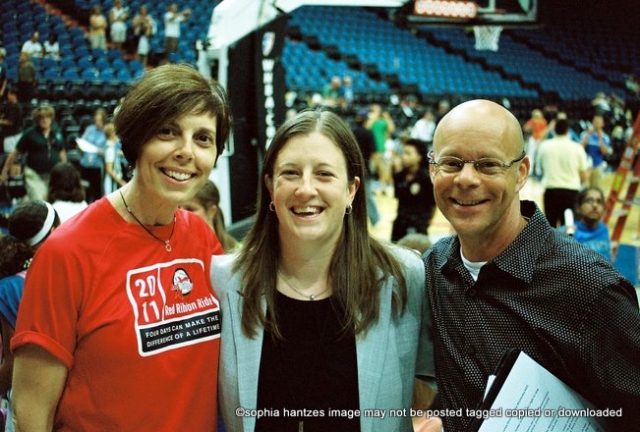 lynx hiv 01 copyright 2012 sophia hantzes all rights reserved-1 Minnesota Lynx HIV/AIDS Awareness Night
Theresa Fetsch, Executive Director ,Red Ribbon Ride
Carley Knox , Business Development Manager, Minnesota Lynx
Bill Tiedemann, Executive Director, Minnesota Aids Project