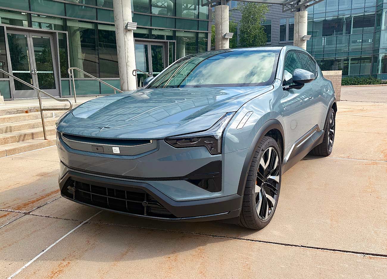 Exterior front and side view of the 2025 Polestar 3.