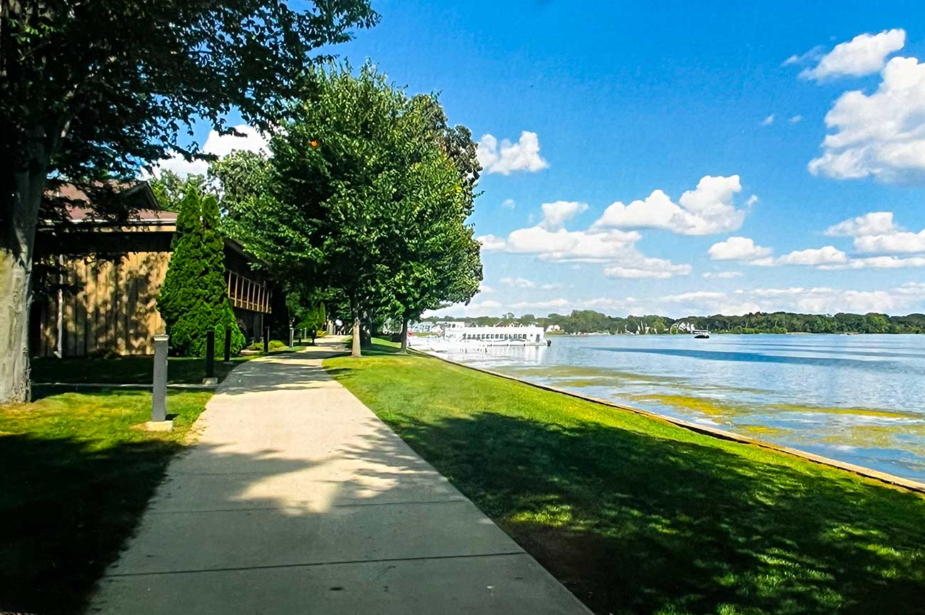 View of the shoreline of Lake Delavan.