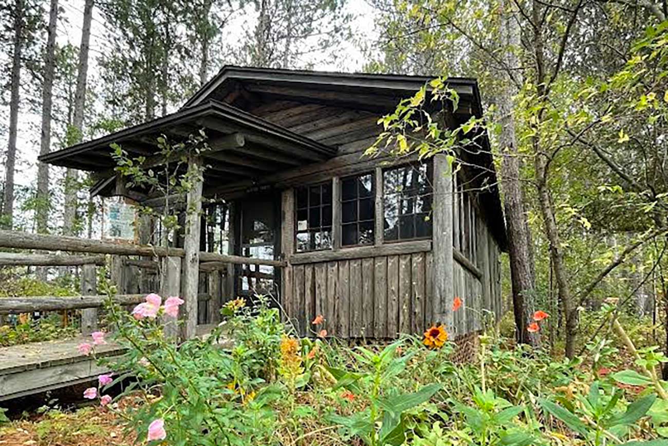 Exterior cabin shot of the Dorothy Molter Museum.