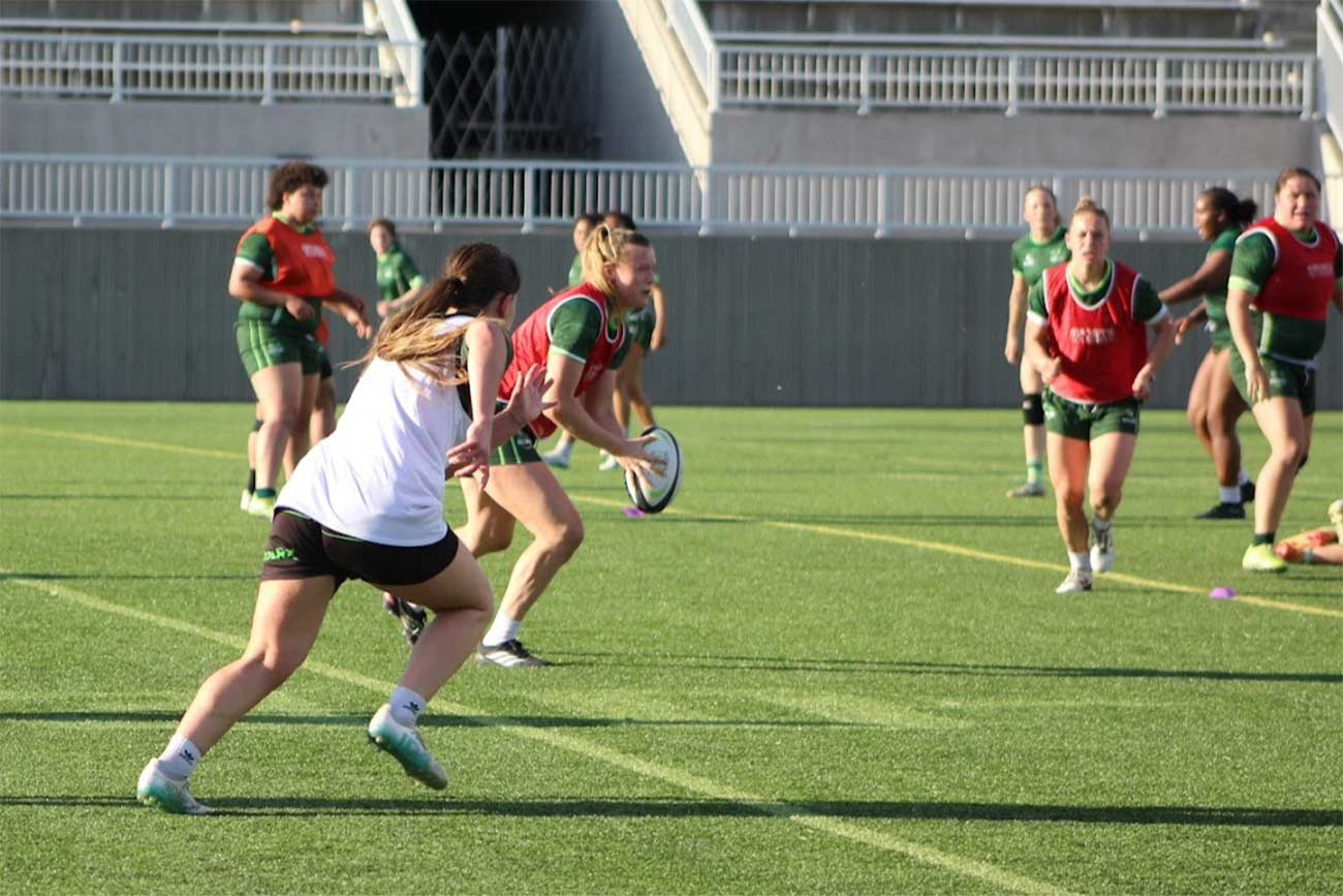 Rugby player Emily Mack playing on the field.